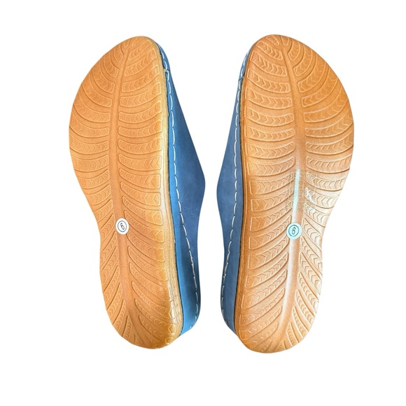 Good Chic Women's Blue Mules with Tan Sole NWB - Picture 8 of 9